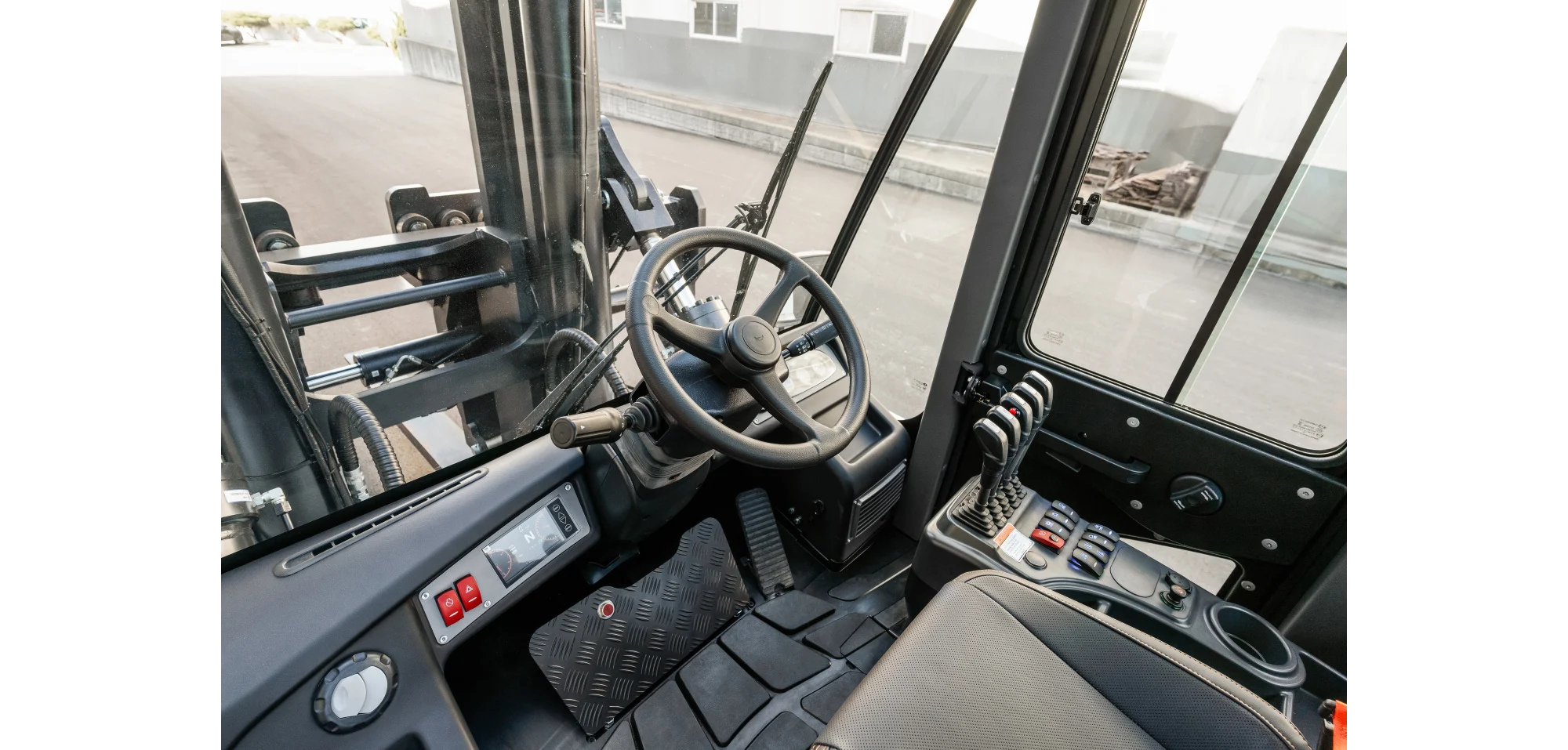 Xe nâng dầu Diesel 20 đến 25 tấn, Series 7 Xe nâng dầu Diesel 20 đến 25 tấn, Series 7